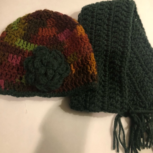 Girls Hat set Beautiful Colors with a Green Dark Green Trim and Flower Size 2-6 - Picture 1 of 4